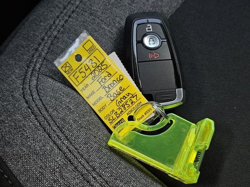 New 2025 Ford Bronco 4-Door image 28