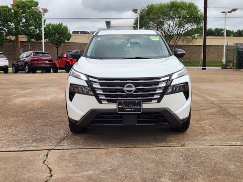 Used 2024 Nissan Rogue S AWD/4WD image 3