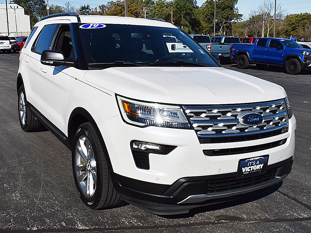 Used 2019 Ford Explorer XLT w/ Equipment Group 202A AWD/4WD image 14