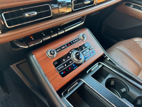 Used 2020 Lincoln Aviator Reserve w/ Elements Package Plus AWD/4WD image 22
