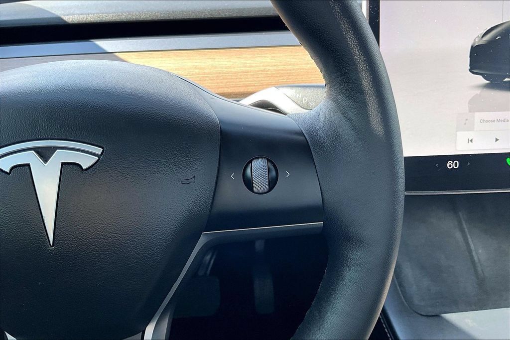 Used 2022 Tesla Model Y Long Range AWD/4WD image 19