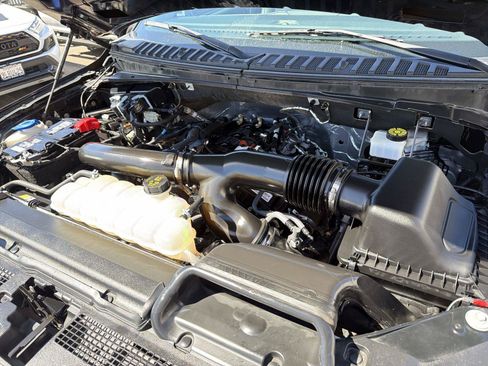 Used 2024 Ford Expedition XLT AWD/4WD image 29