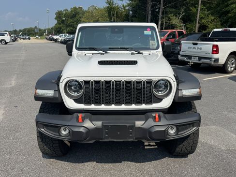 Used 2025 Jeep Gladiator Mojave w/ Convenience Group AWD/4WD image 2