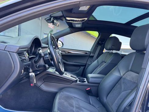 Used 2021 Porsche Macan image 12