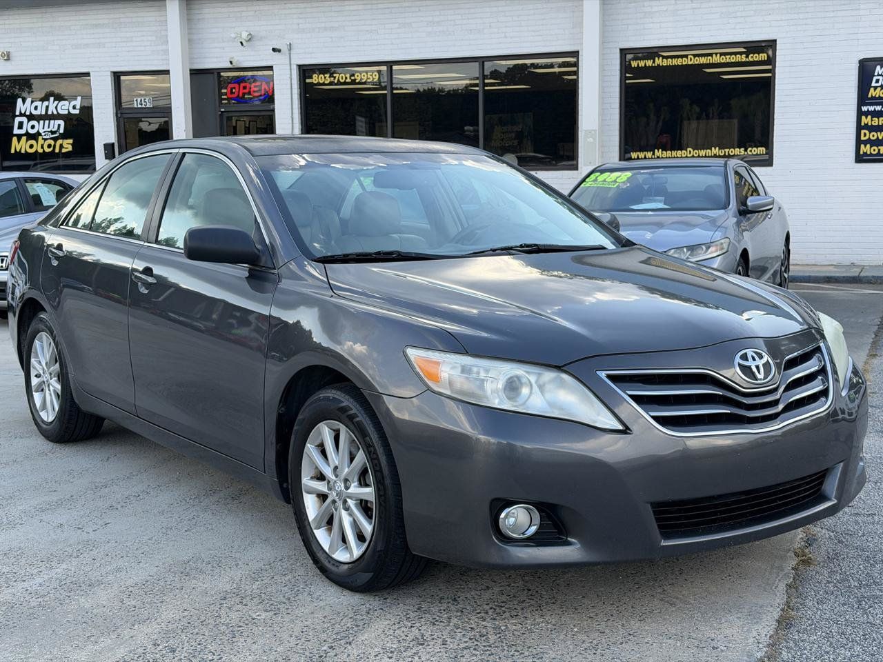Used 2011 Toyota Camry XLE FWD image 1