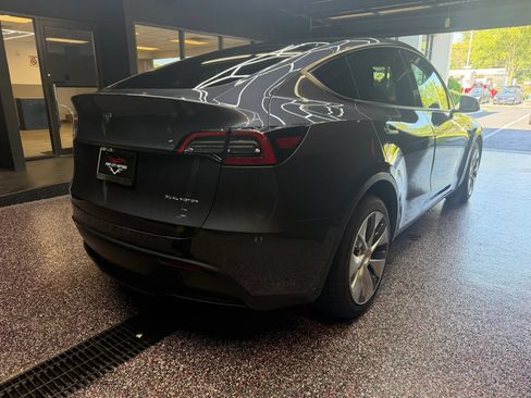Used 2021 Tesla Model Y Long Range AWD/4WD image 8