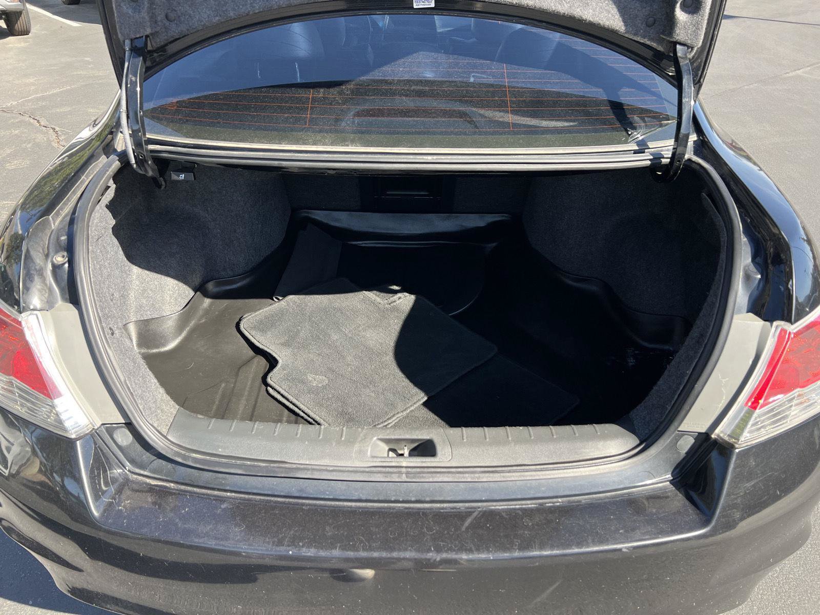 Used 2010 Honda Accord EX-L image 9