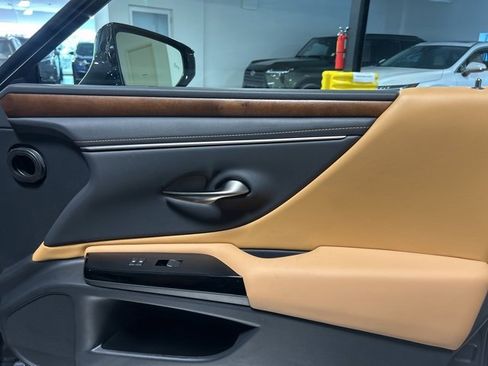 Used 2025 Lexus ES 350 w/ Premium Package image 28