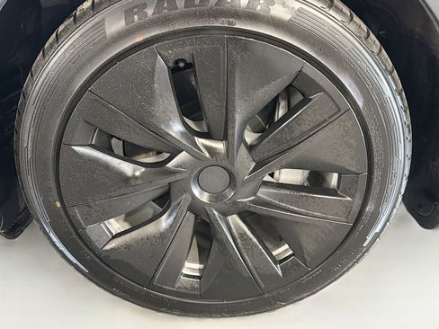 Used 2023 Tesla Model Y Long Range AWD/4WD image 11