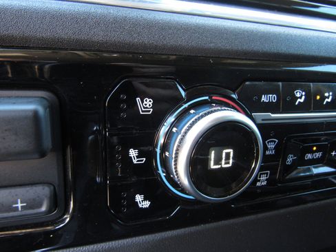 Used 2023 GMC Sierra 1500 SLT w/ SLT Premium Plus Package image 22