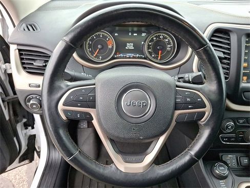 Used 2018 Jeep Cherokee Limited image 16