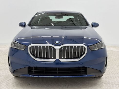 Used 2025 BMW 530i w/ Premium Package RWD image 6