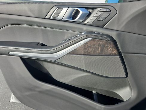 Used 2023 BMW X7 xDrive40i w/ Premium Package image 26