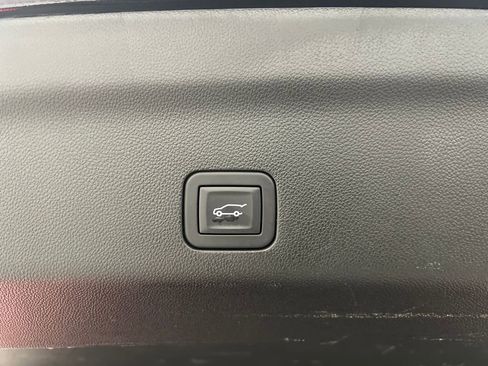 Used 2025 GMC Yukon Denali image 42