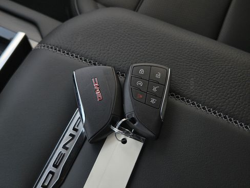 New 2026 GMC Yukon Denali RWD image 28