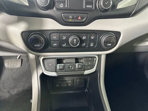 Used 2022 GMC Terrain SLT image 23