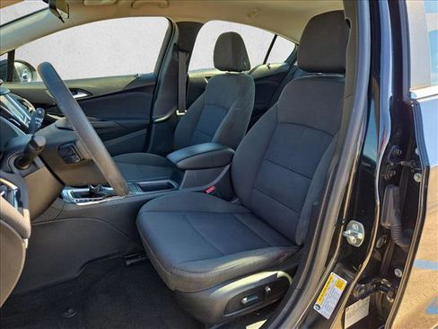 Used 2018 Chevrolet Cruze LT w/ Convenience Package image 15