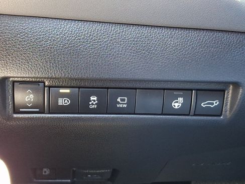 Used 2023 Toyota Venza Limited AWD/4WD image 27