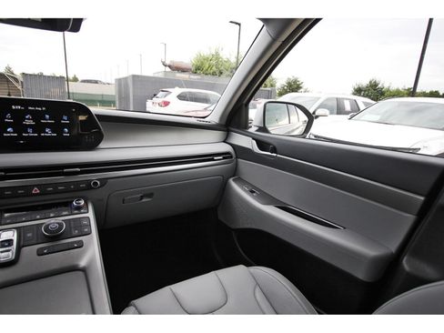 Certified 2025 Hyundai Palisade SEL FWD image 13