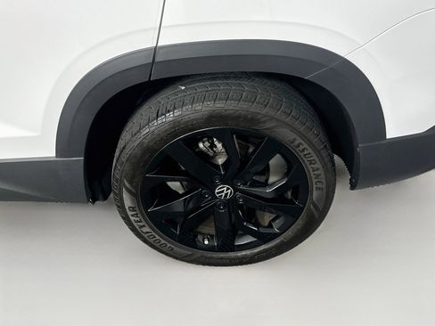 Used 2023 Volkswagen Taos SE w/ Panoramic Sunroof Package FWD image 11