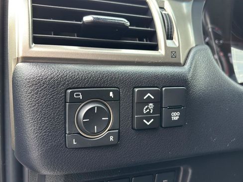 Used 2021 Lexus GX 460 Premium w/ Accessory Package image 22