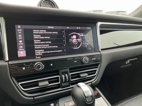 Used 2023 Porsche Macan w/ Premium Package Plus image 43