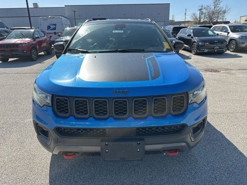 Used 2025 Jeep Compass Trailhawk AWD/4WD image 3