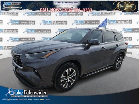 Used 2021 Toyota Highlander XLE image 1