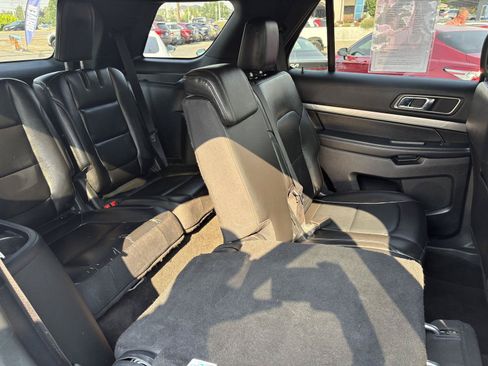 Used 2018 Ford Explorer XLT w/ Equipment Group 202A AWD/4WD image 23