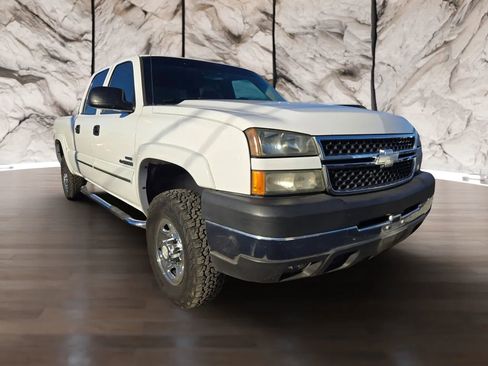 Used 2007 Chevrolet Silverado 2500 LT w/ Heavy-Duty Power Package image 3