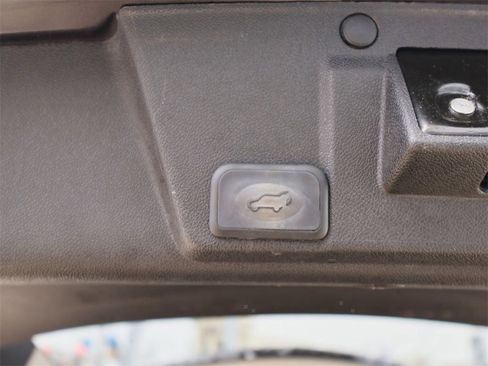 Used 2017 Chevrolet Traverse LT image 11