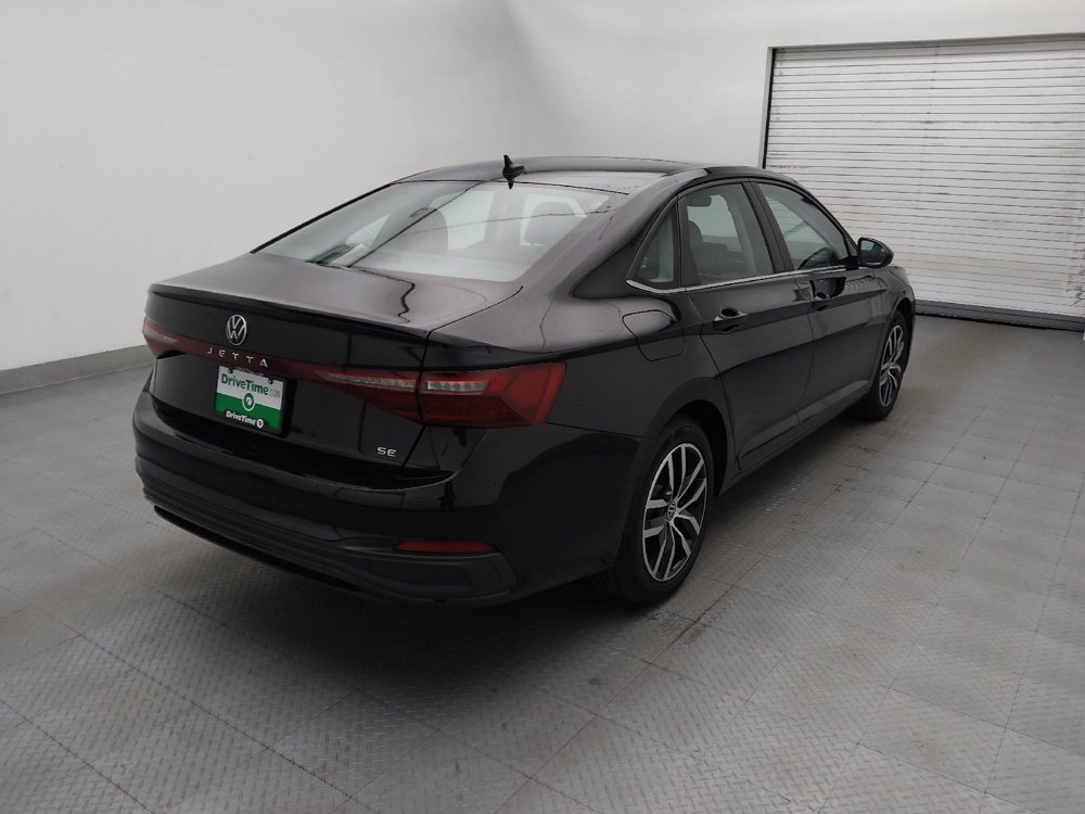 Used 2025 Volkswagen Jetta SE FWD image 9