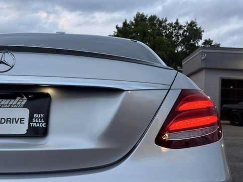 Used 2018 Mercedes-Benz E 300 image 10