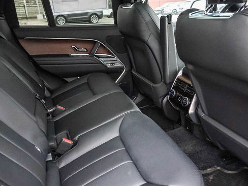 New 2025 Land Rover Range Rover SE AWD/4WD image 19
