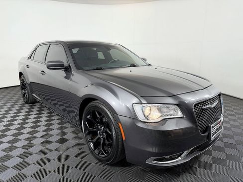 Used 2017 Chrysler 300 S RWD image 6