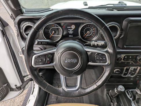 Used 2018 Jeep Wrangler Unlimited Sahara w/ Dual Top Group AWD/4WD image 15
