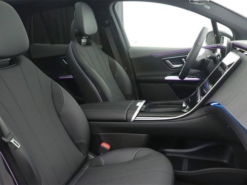 New 2026 Mercedes-Benz EQE 320 4MATIC SUV image 9
