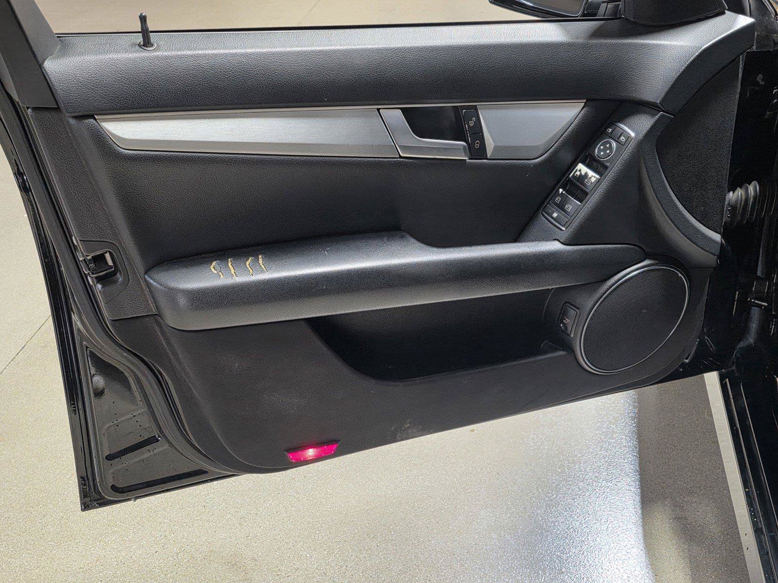 Used 2014 Mercedes-Benz C 250 Sedan image 16