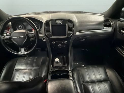Used 2018 Chrysler 300 S RWD image 17