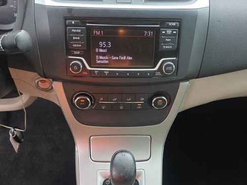 Used 2015 Nissan Sentra SV FWD image 13