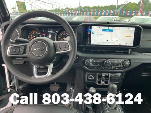 Used 2026 Jeep Wrangler Unlimited Sahara AWD/4WD image 16