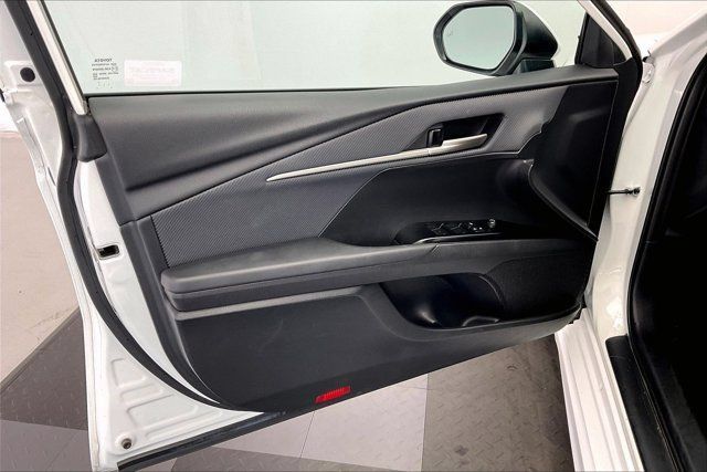 Used 2025 Toyota Camry SE FWD image 26