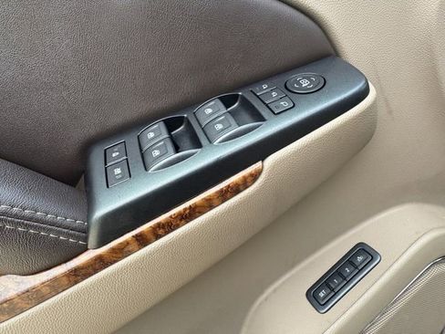 Used 2015 Chevrolet Suburban LTZ image 5