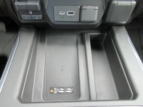 Used 2022 Chevrolet Silverado 2500 LTZ w/ LTZ Plus Package AWD/4WD image 27