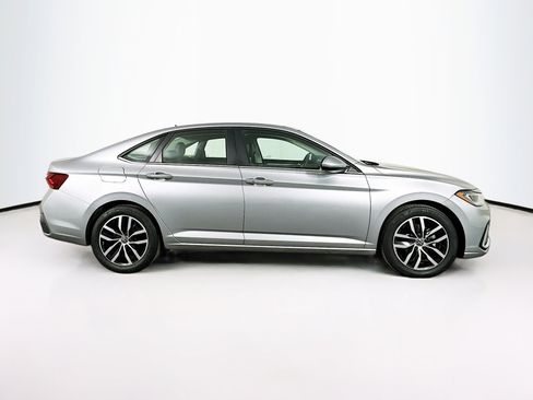 Used 2025 Volkswagen Jetta SE image 10