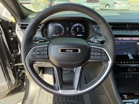 Used 2026 Jeep Grand Cherokee L Limited AWD/4WD image 25