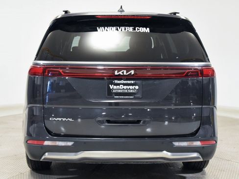 Used 2024 Kia Carnival SX Prestige image 9