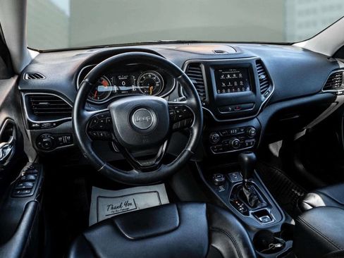 Used 2019 Jeep Cherokee Latitude Plus image 4