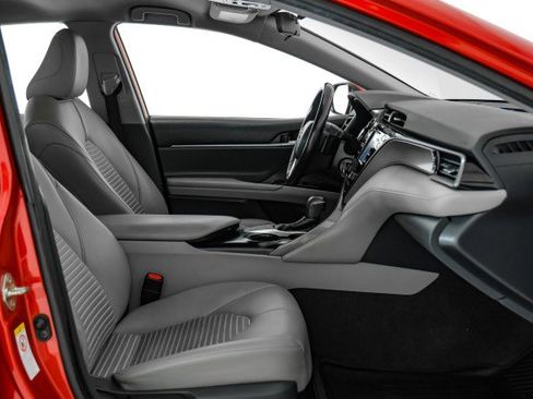 Used 2019 Toyota Camry SE image 30