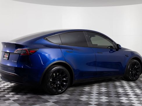 Used 2024 Tesla Model Y Long Range image 8